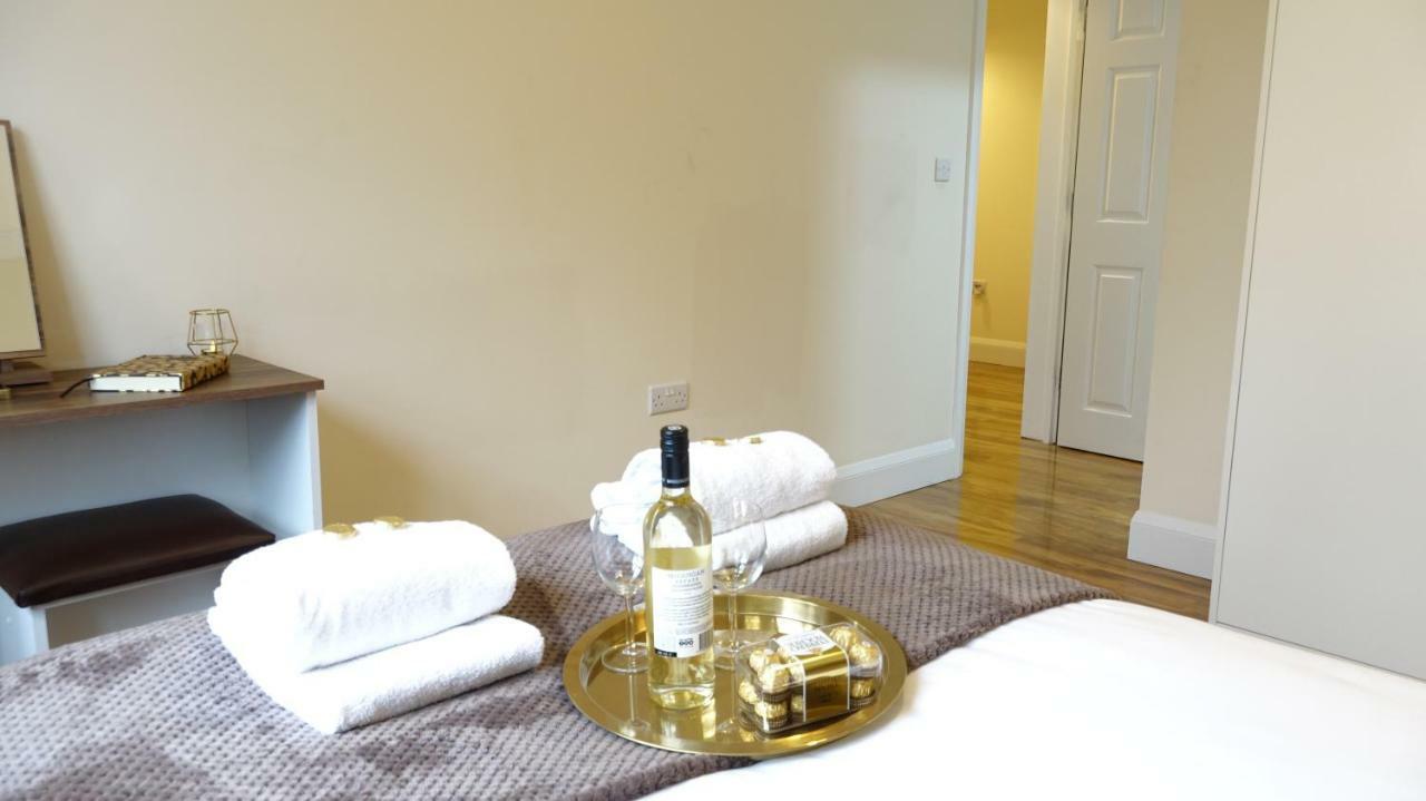 Luxury 2 Bed 2 Bath - Free Parking - 5Min To Airport - Sleeps 6 Apartment Ashford  ภายนอก รูปภาพ