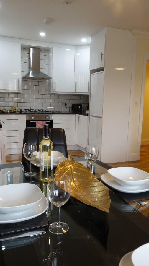 Luxury 2 Bed 2 Bath - Free Parking - 5Min To Airport - Sleeps 6 Apartment Ashford  ภายนอก รูปภาพ