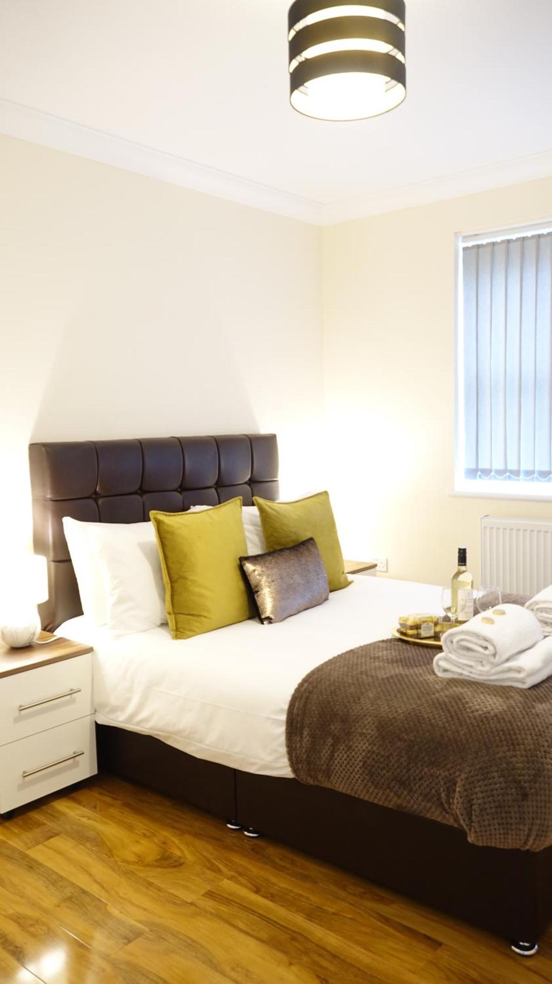 Luxury 2 Bed 2 Bath - Free Parking - 5Min To Airport - Sleeps 6 Apartment Ashford  ภายนอก รูปภาพ