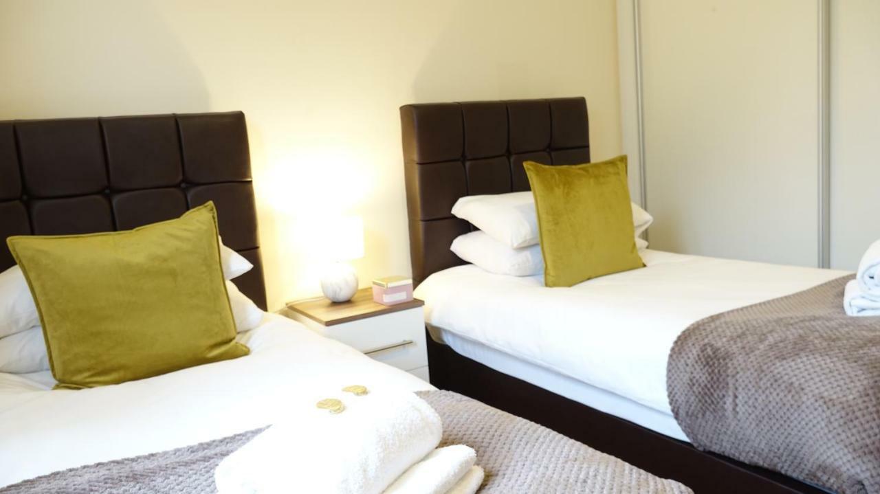 Luxury 2 Bed 2 Bath - Free Parking - 5Min To Airport - Sleeps 6 Apartment Ashford  ภายนอก รูปภาพ