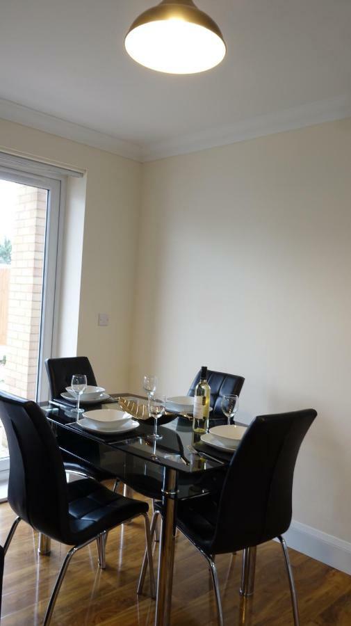 Luxury 2 Bed 2 Bath - Free Parking - 5Min To Airport - Sleeps 6 Apartment Ashford  ภายนอก รูปภาพ