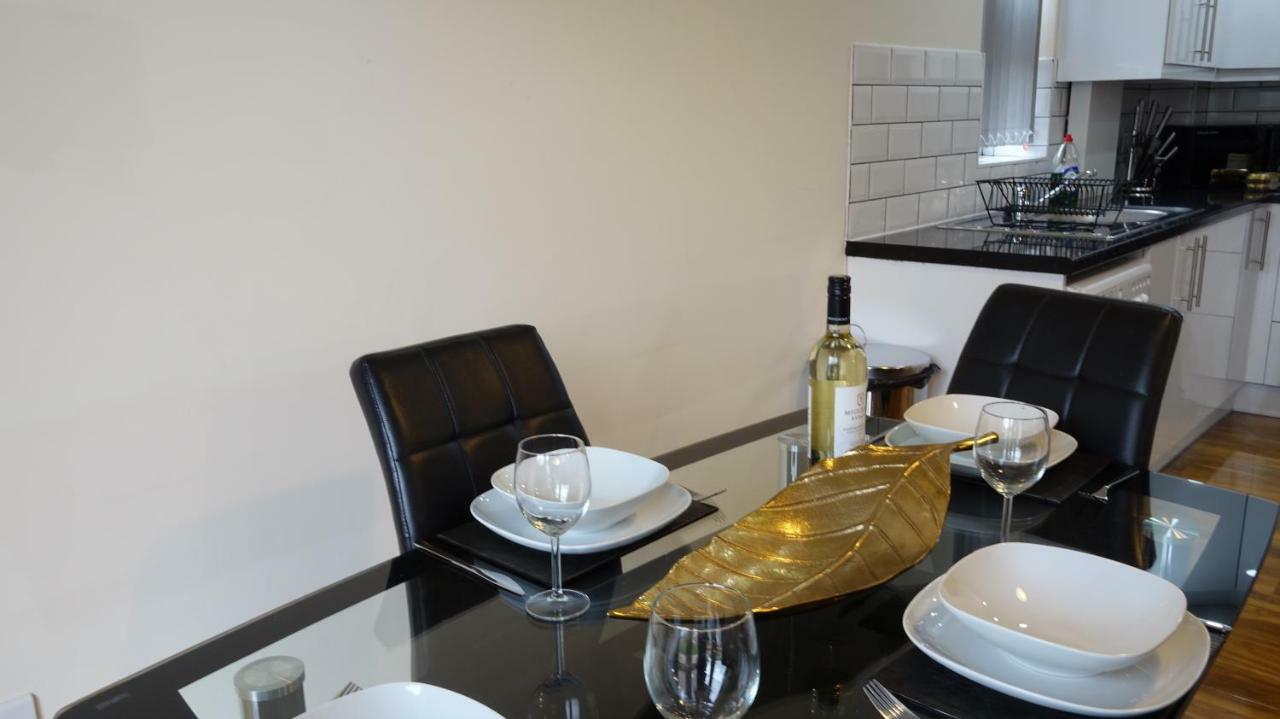 Luxury 2 Bed 2 Bath - Free Parking - 5Min To Airport - Sleeps 6 Apartment Ashford  ภายนอก รูปภาพ