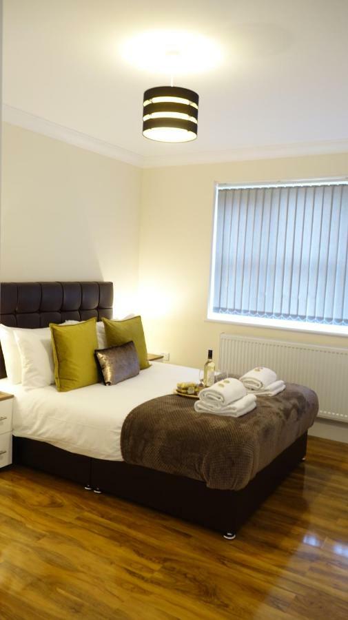 Luxury 2 Bed 2 Bath - Free Parking - 5Min To Airport - Sleeps 6 Apartment Ashford  ภายนอก รูปภาพ