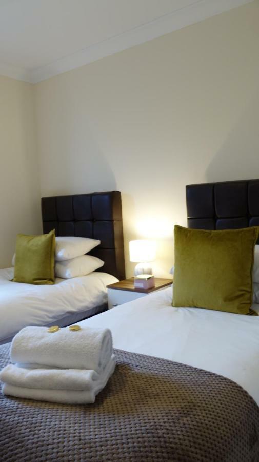 Luxury 2 Bed 2 Bath - Free Parking - 5Min To Airport - Sleeps 6 Apartment Ashford  ภายนอก รูปภาพ