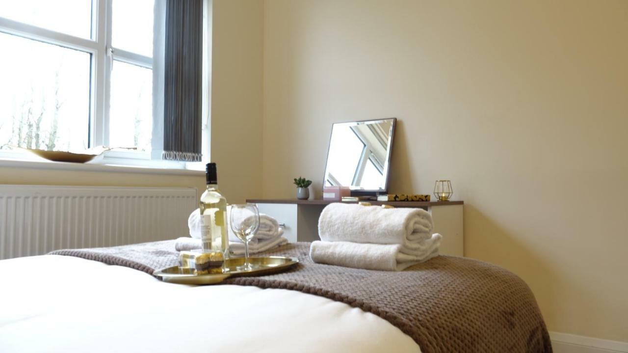 Luxury 2 Bed 2 Bath - Free Parking - 5Min To Airport - Sleeps 6 Apartment Ashford  ภายนอก รูปภาพ