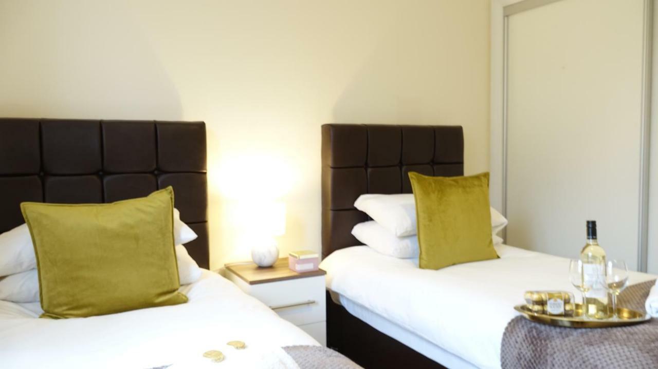Luxury 2 Bed 2 Bath - Free Parking - 5Min To Airport - Sleeps 6 Apartment Ashford  ภายนอก รูปภาพ