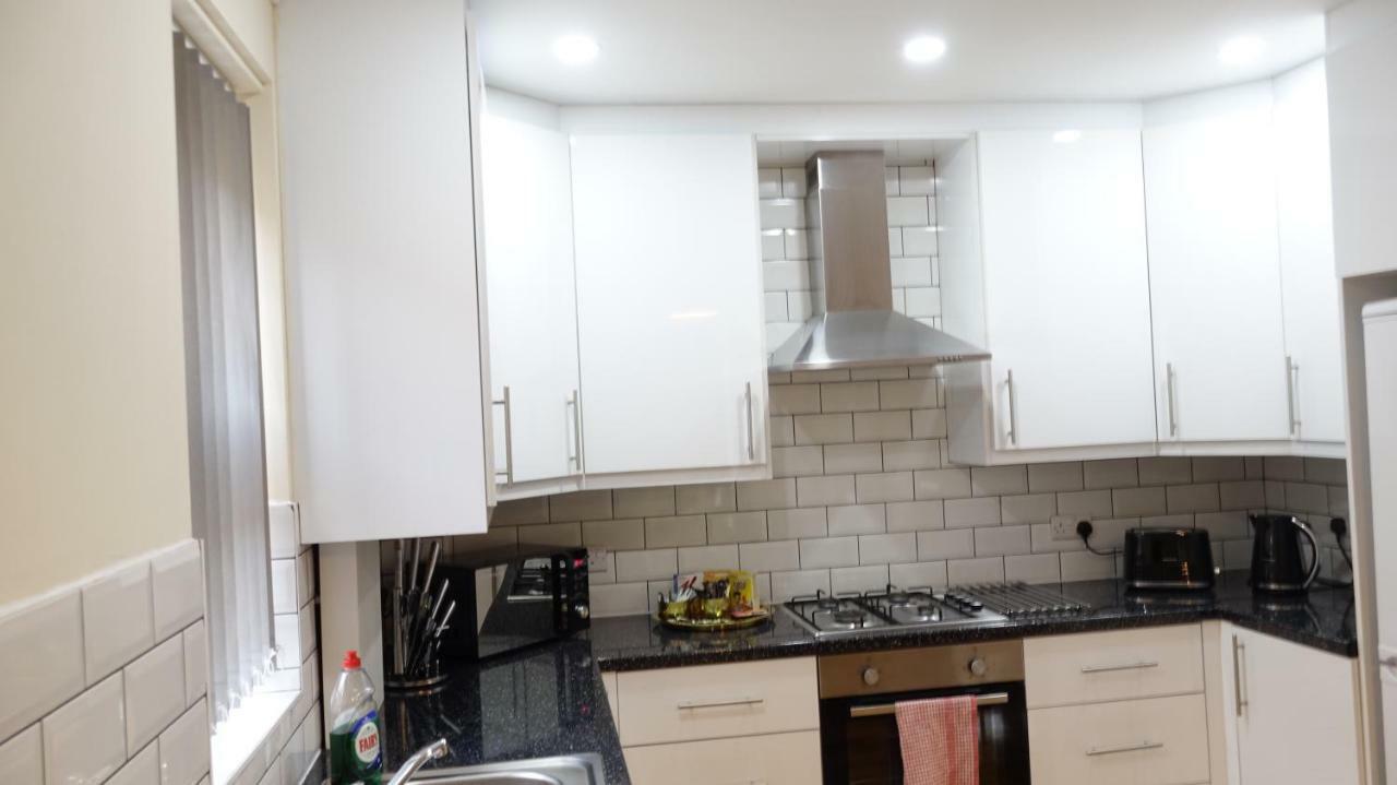 Luxury 2 Bed 2 Bath - Free Parking - 5Min To Airport - Sleeps 6 Apartment Ashford  ภายนอก รูปภาพ
