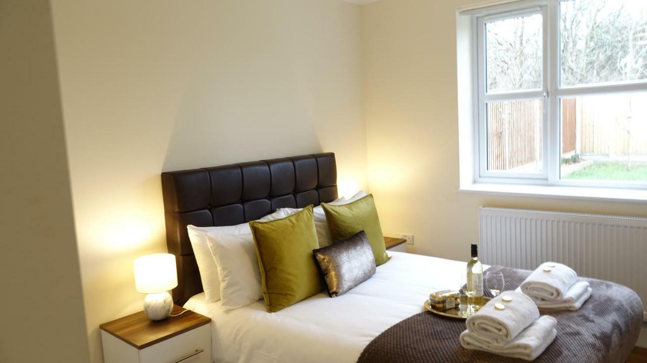 Luxury 2 Bed 2 Bath - Free Parking - 5Min To Airport - Sleeps 6 Apartment Ashford  ภายนอก รูปภาพ