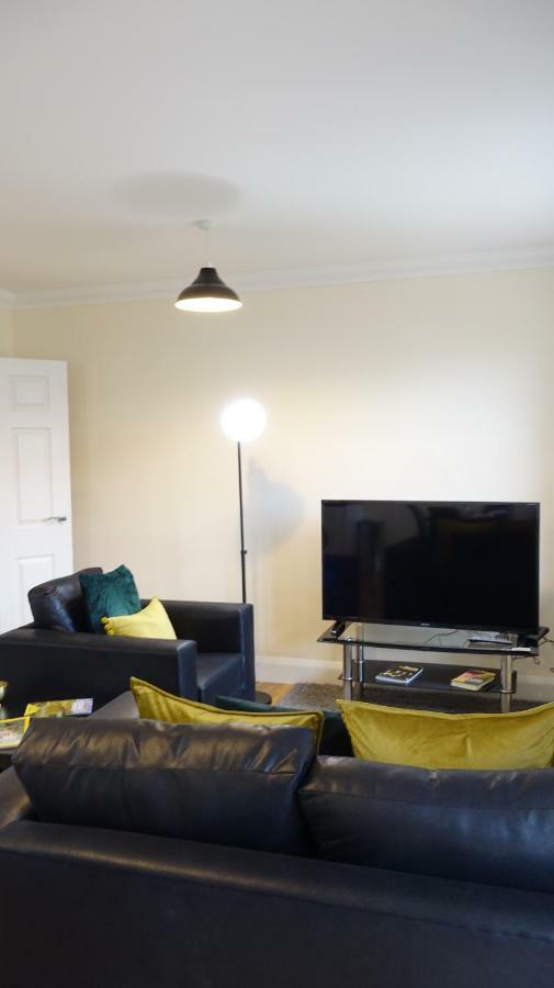 Luxury 2 Bed 2 Bath - Free Parking - 5Min To Airport - Sleeps 6 Apartment Ashford  ภายนอก รูปภาพ