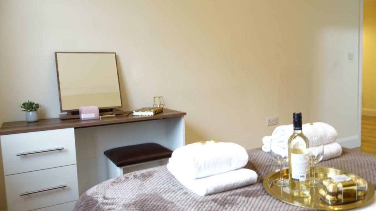 Luxury 2 Bed 2 Bath - Free Parking - 5Min To Airport - Sleeps 6 Apartment Ashford  ภายนอก รูปภาพ